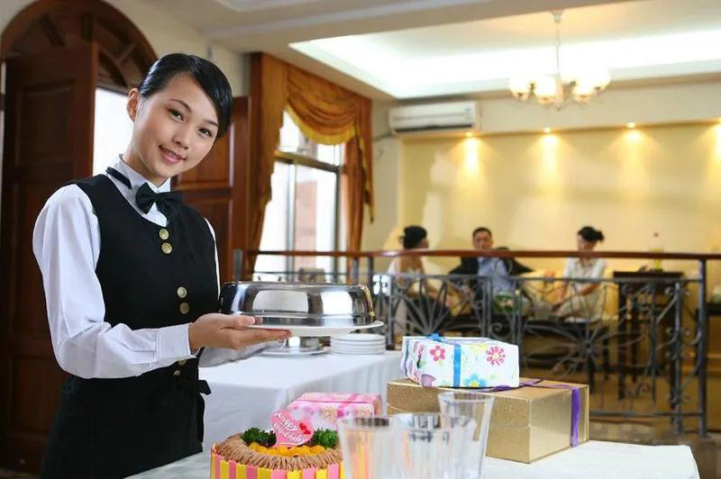 新加坡：豪華五zui酒店餐飲服務(wù)生！